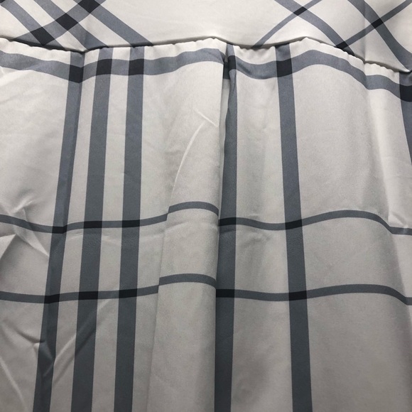 🖤🤍WHITE & GRAY Plaid Blouse🤍🖤 - Picture 5 of 5